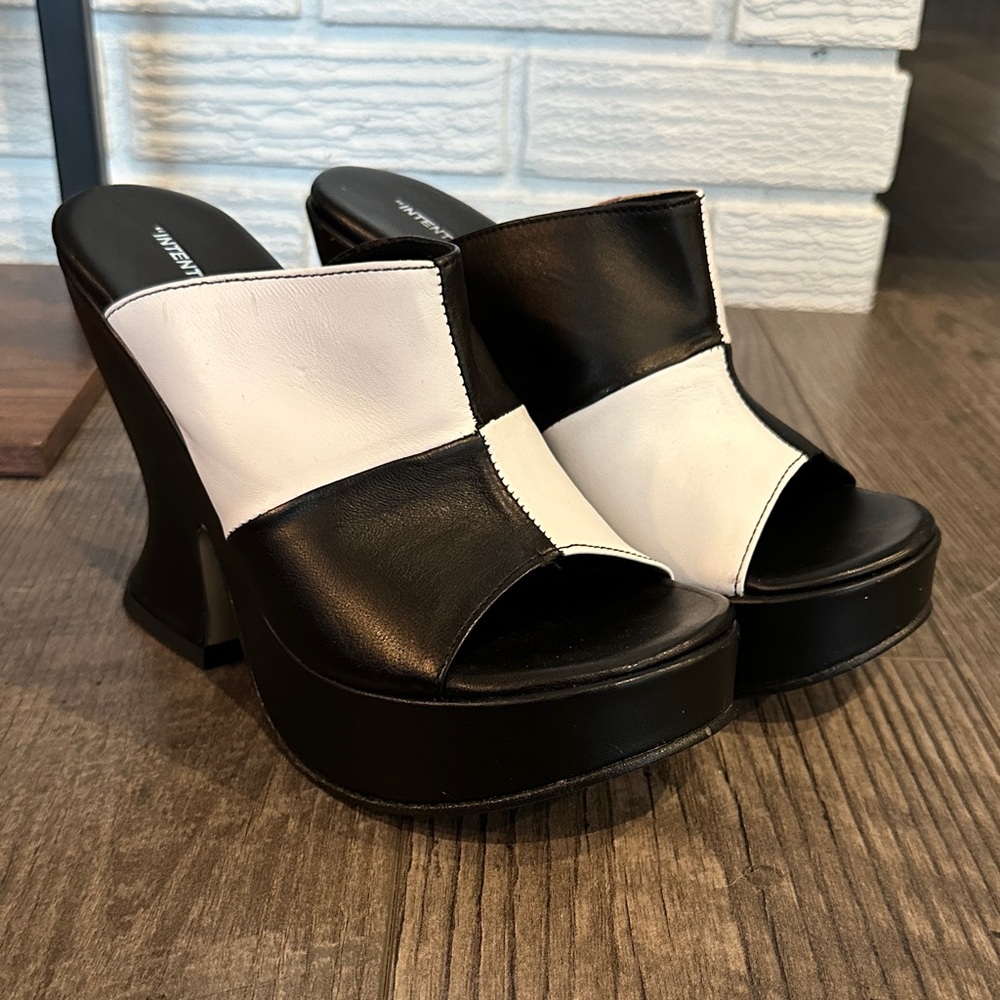 INTENTIONALLY BLANK Black and White Platform Mules